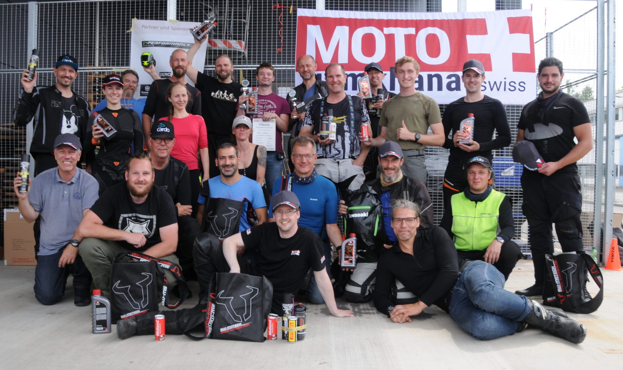 moto gymkhana swiss klubmeisterschaft 2022 schlieren gruppenfoto alle teilnehmer